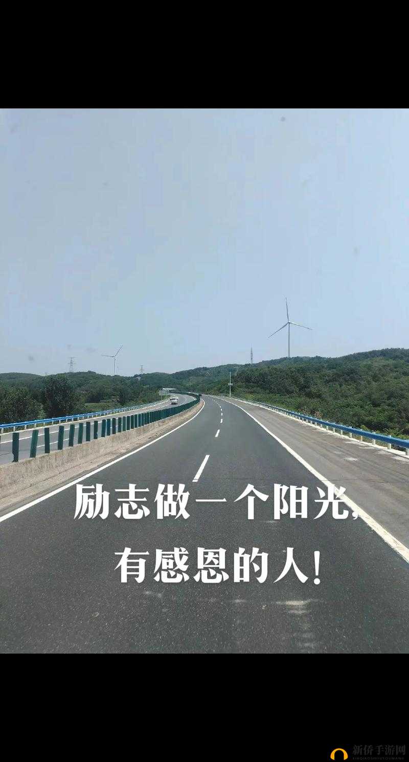 两个人一前一后有力前行