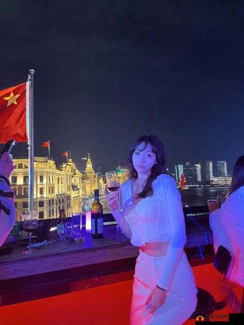 舞蹈室里:李欣赵峰的精彩对话与景色交织