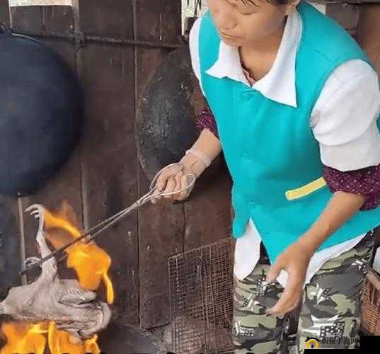 震撼小孩竟将钢筋喂给妈妈