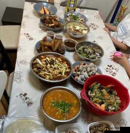 老公让我喊闺蜜来家吃饭