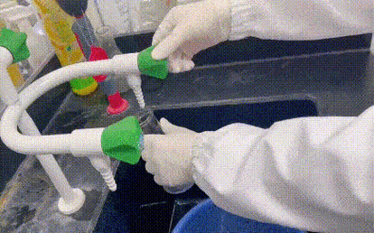 学霸用试管做实验，学渣被虐哭