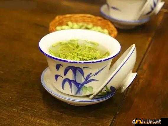 群臣共享的小公主银羽：皇室秘辛的背后故事