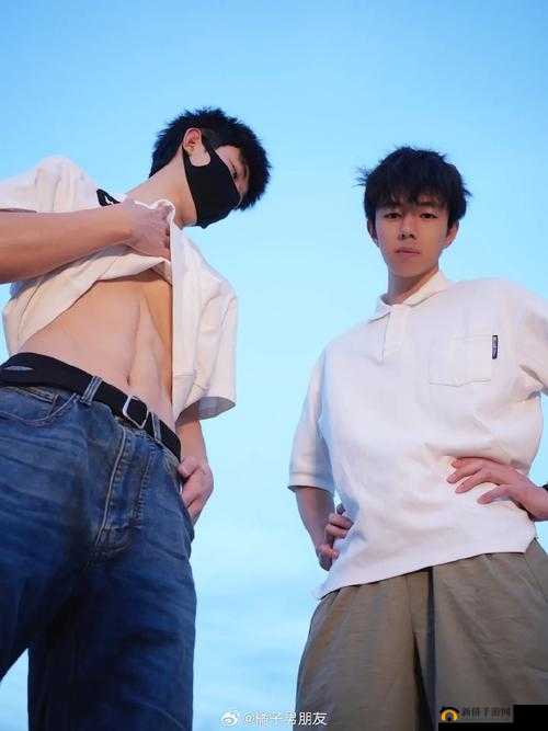 腹肌体育生放烟花全面展示：青春与绚烂的完美融合