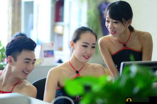 公司老板要求真空上班：这是什么操作