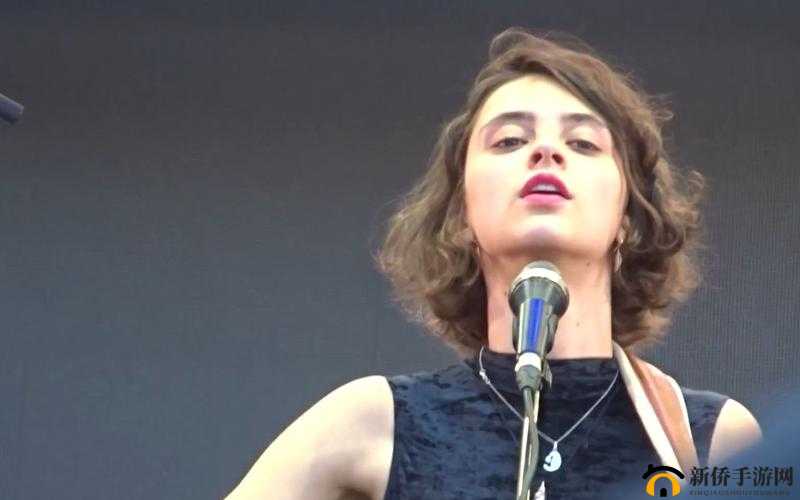 欧洲女 RAPPERDISS 大的音乐之路