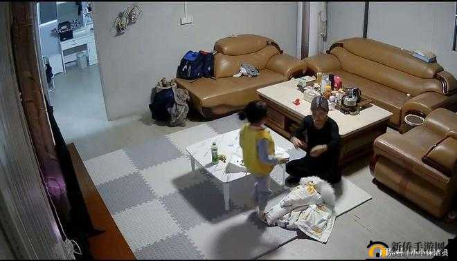 年轻夫妻把小孩哄睡后开监控：背后的爱与担忧