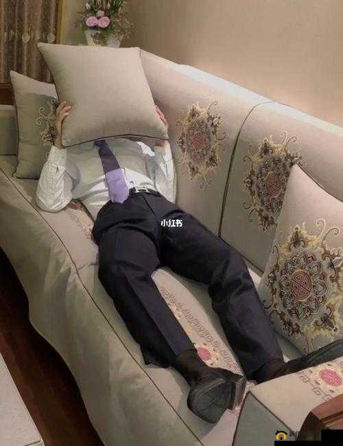 趴好了：选皮带还是选板子？