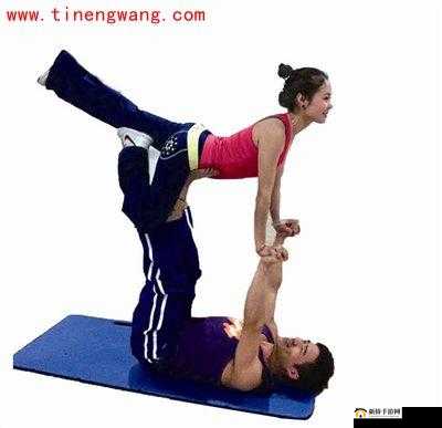 双人摇床剧烈运动，激情碰撞享极致体验