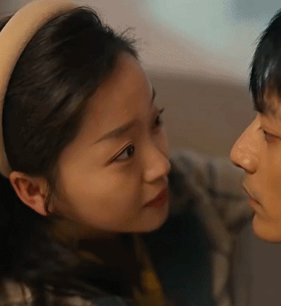 她开始拒绝慢迎迎合：这背后的故事