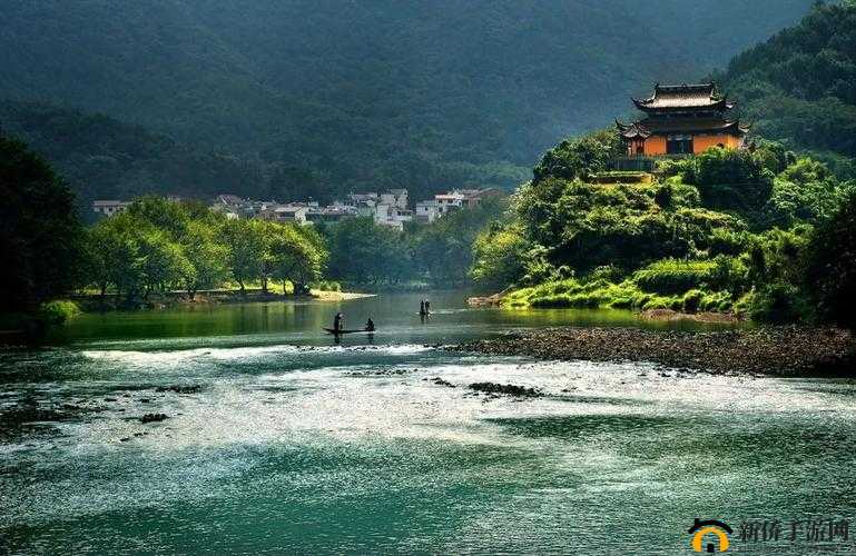 两峰夹溪湿地景：湿且无泥诗意浓