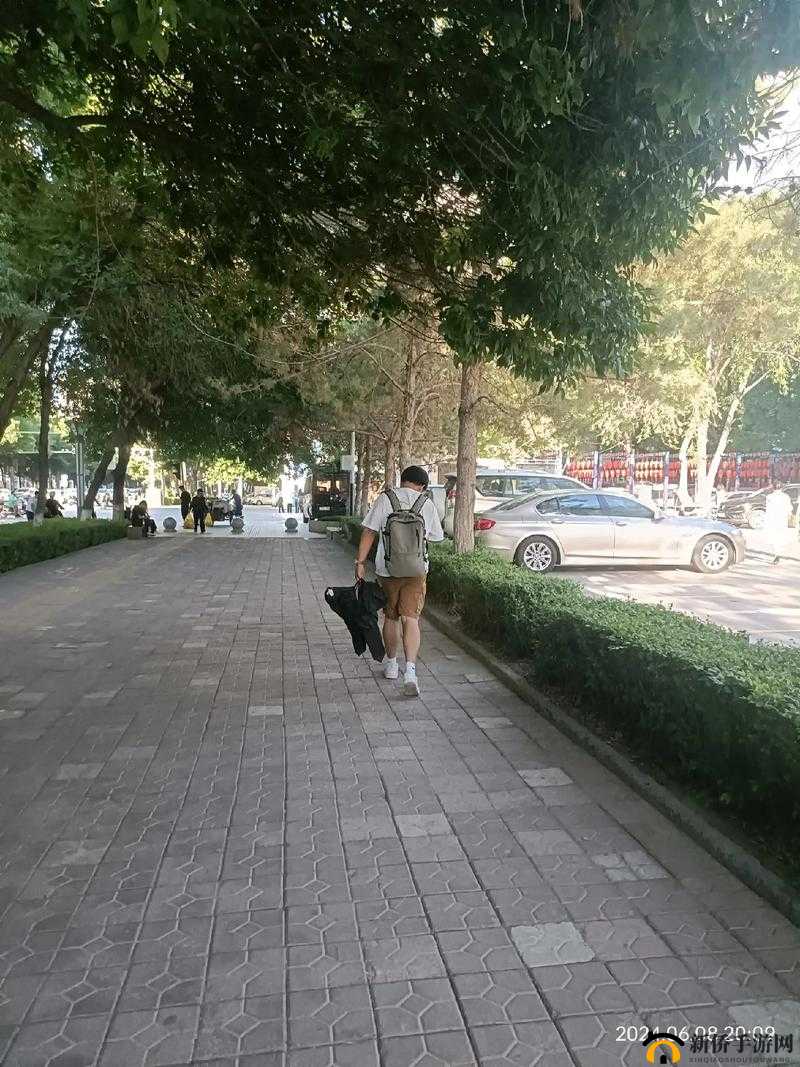 女同学：今晚能否与我同住？