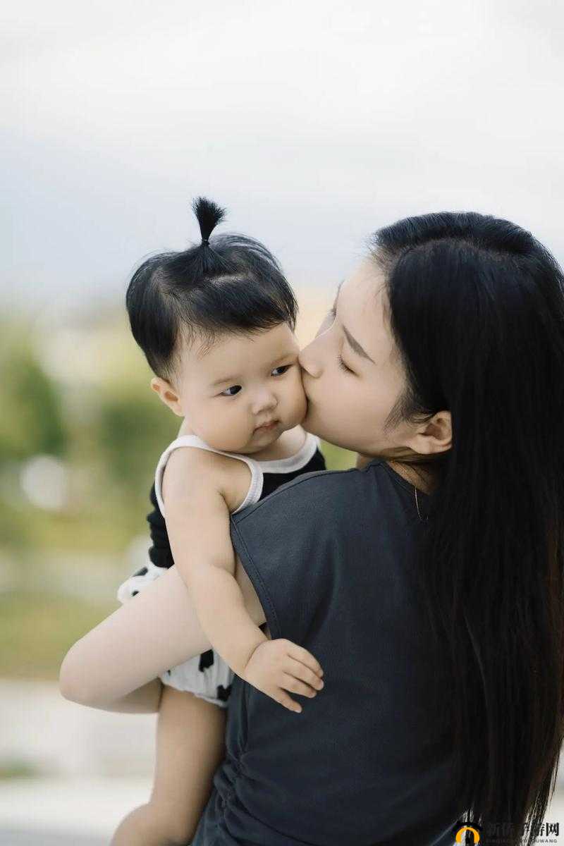 水乳交融与天衣无缝的区别：前者强调关系亲密无间，后者强调完美契合