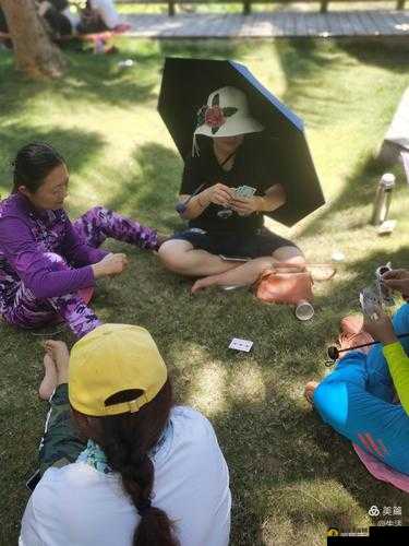 打扑克做运动：一种有趣又充满活力的休闲方式