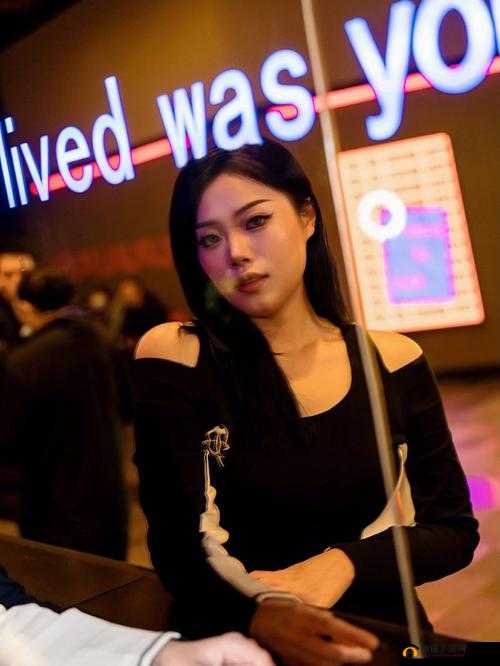 成都兰桂坊：夜色中的制服诱惑