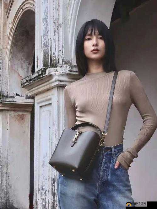 少妇揉胸揉臀揉私密处，极致体验令人难以抗拒