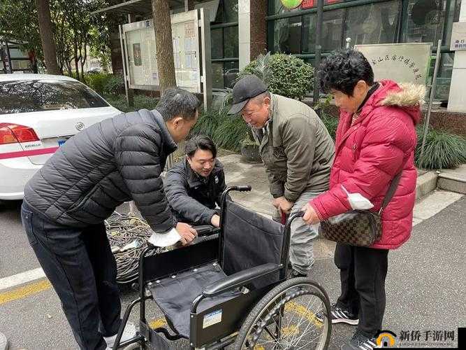 热心的朝阳群众 51cgfun 积极参与社区公益行动 传递正能量