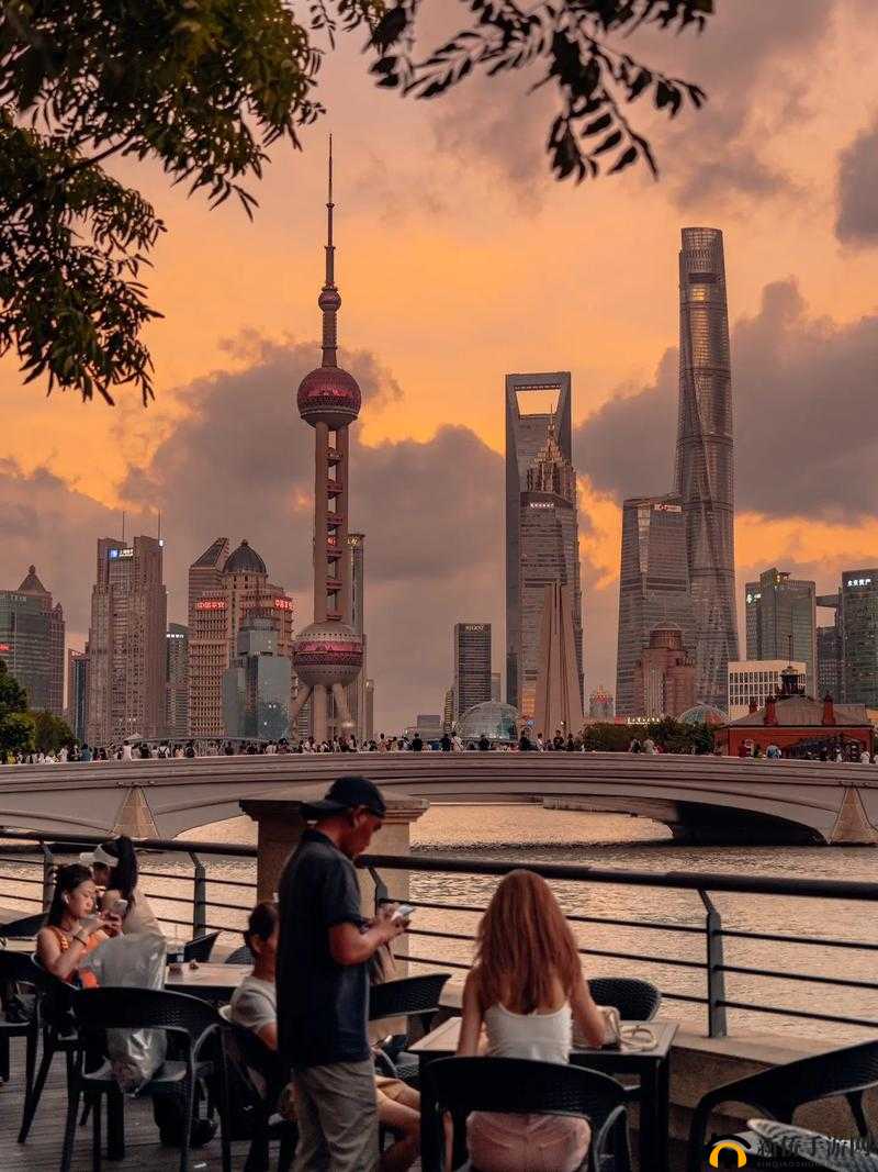 都市浪逼：在繁华都市中追寻自由与不羁的灵魂之旅