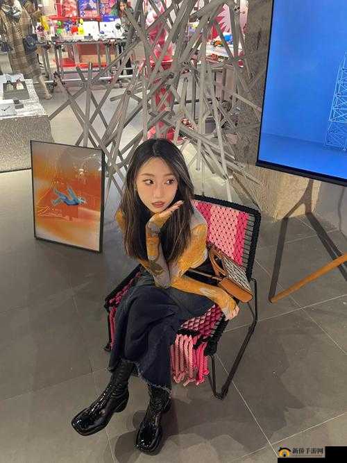 12 岁女孩迈腿主动让打扑克这种行为不可取