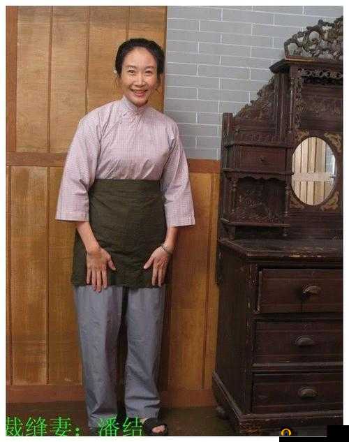 兰姨捂住嘴巴怕发出声音：紧张时刻背后的隐情