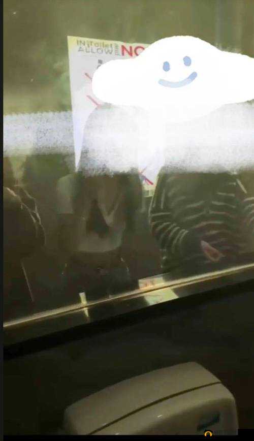 女厕偷拍在线播放事件引发社会关注：如何防范隐私泄露与加强法律监管？