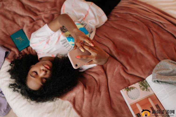 翘着奶头逛校园H调教露出：揭秘校园内不为人知的隐秘行为与心理动机