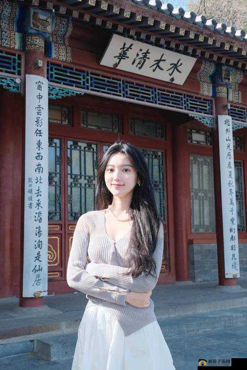 校花丰腴雪白胴躯惊艳校园，网友热议：颜值与气质并存的美学典范