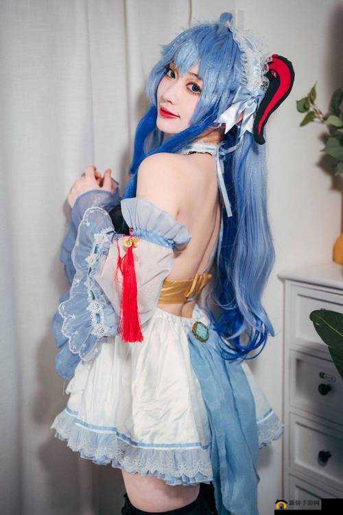 以下生成几个供参考：甘雨穿连体泳衣，是惊艳还是平凡？快来一探究竟甘雨穿连体泳衣，这一形象究竟有何魅力？你怎么看好奇甘雨穿连体泳衣，会给我们带来怎样的视觉冲击