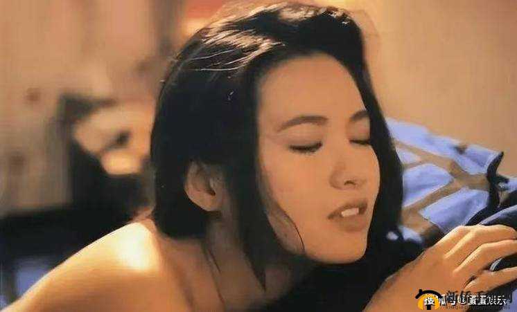 海角社区真实偷伦AV视频曝光：揭秘背后的故事与网络热议焦点